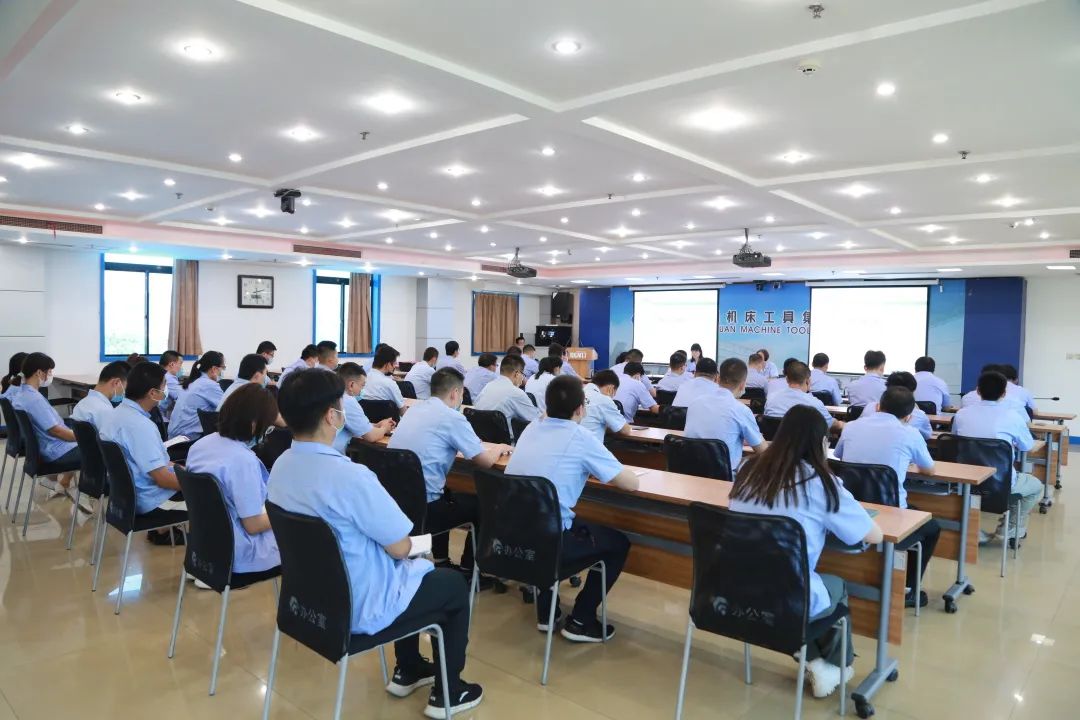 ��Ⱥ�����顿�ʼҹ��ʱ�����ί��֯�๤��չ�徲���������������ѵ�˶�