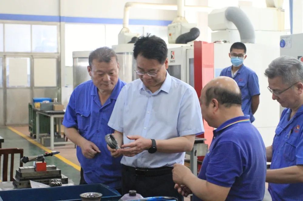 ��������Ѷ����ǿ�ܲø�����Ƭ����ҵ����ָ��