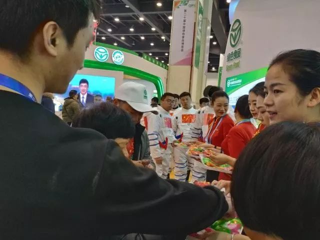 1594195450949325